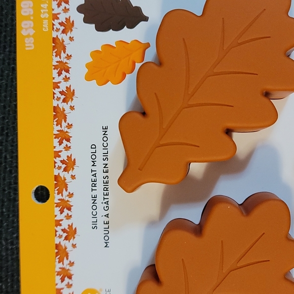 Silicone treat Mold, Bakeware, Leaves, Thanksgiving - Picture 3 of 7
